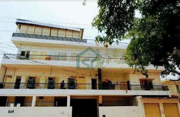 At Ideal Boys Hostel, Mahmoorganj, Varanasi