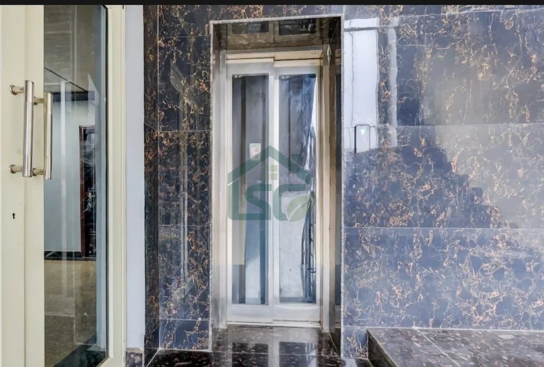 At Super Townhouse Sheesh Mahal Farrukh Nagar, Gurgaon - Farukhnagar Road, Gurgaon