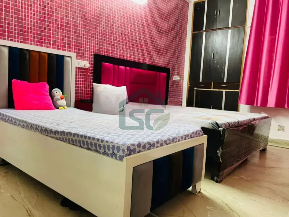 Girls PG in Noida in Sector 52, Noida — property photo 1
