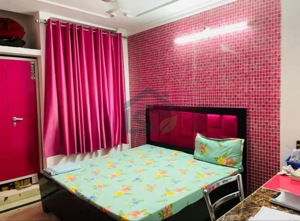 Girls PG in Noida in Sector 52, Noida — property photo 2