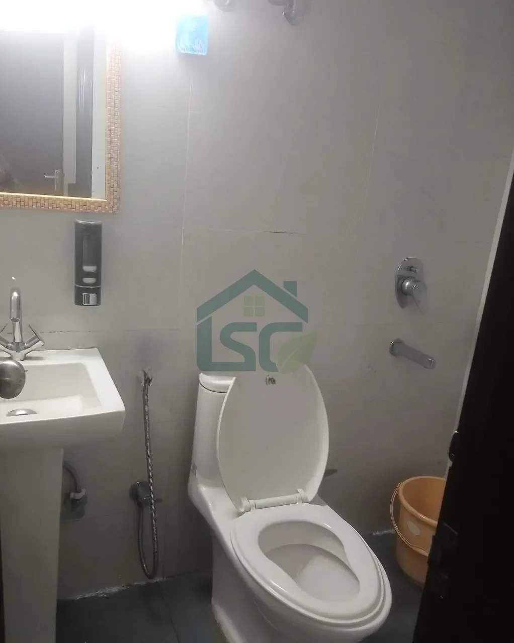 Hari niwas in Sector 46, Gurugram — property photo 1