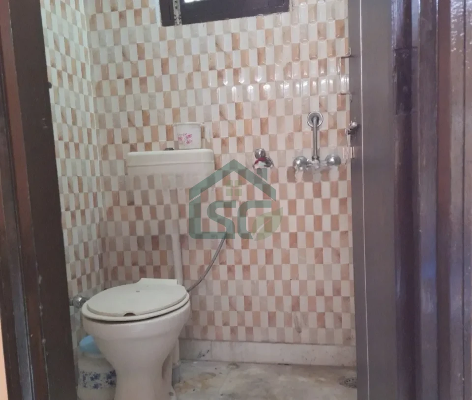 Urban Home in Shakarpur, Delhi — property photo 5