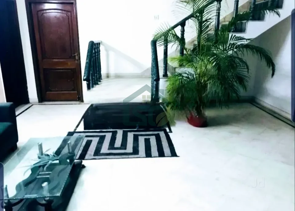 Parteek palace 1 RK appartment in Sector 17A, Gurugram — property photo 1