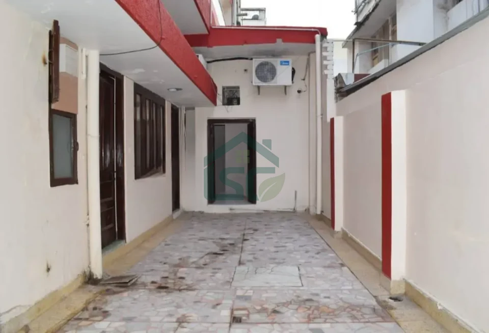 Noida girls PG in Sector 12, Noida — property photo 1